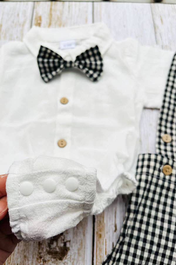 White onesie & suspender shorts & bow tie boy's set 2601012M