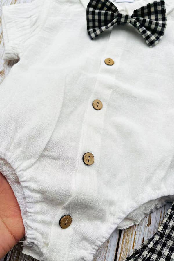 White onesie & suspender shorts & bow tie boy's set 2601012M